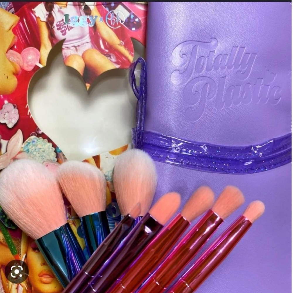 ❇️Bh x Iggy DISCONTINUED Totally Plastic Face & Eye Brush Set NWT